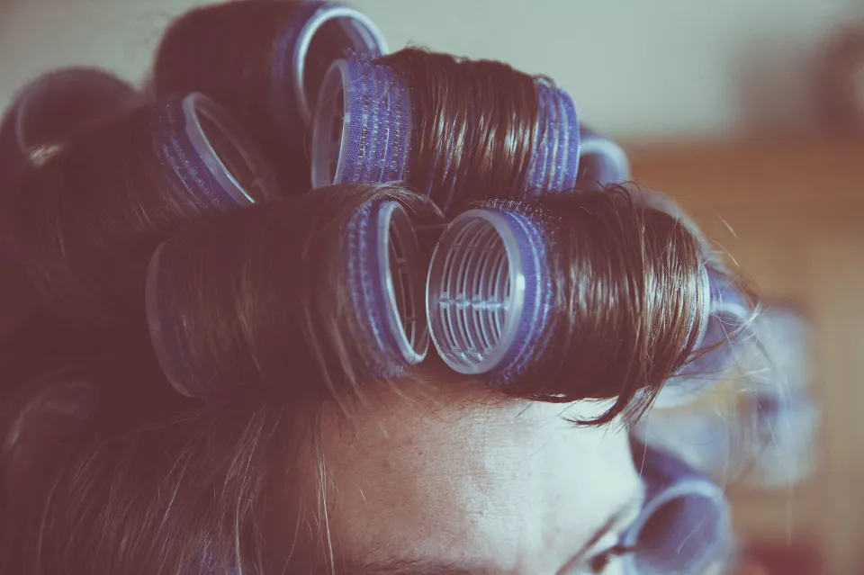 Do Velcro Rollers Damage Hair - How to Use Velcro Rollers Properly