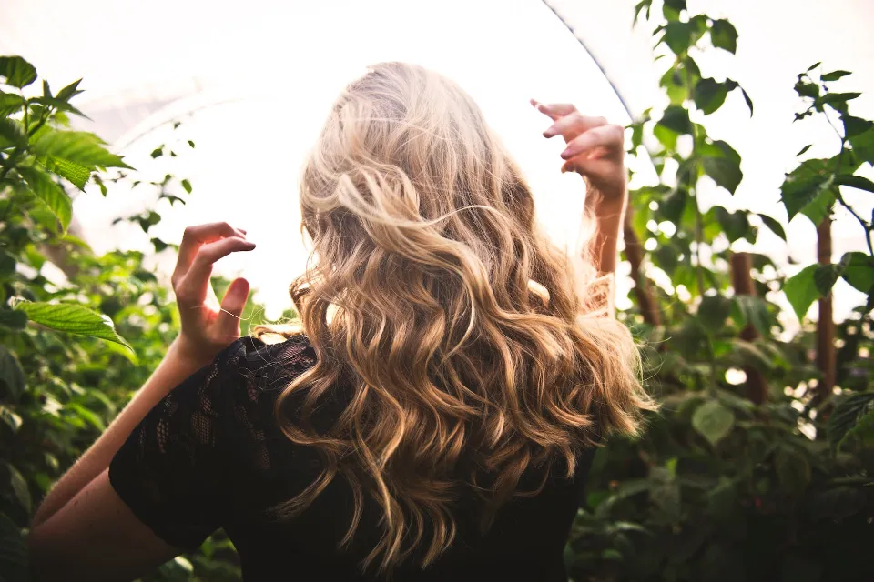 Does Sun Damage Hair - How to Protect Your Hair From It