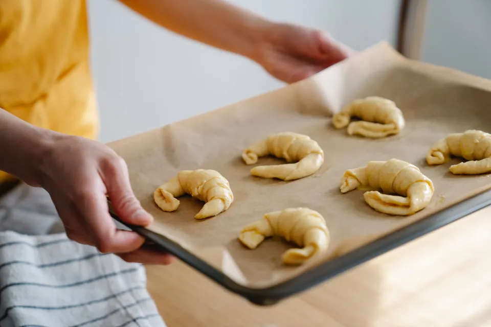 Is It Safe To Use Parchment Paper In The Microwave - Solved 2023