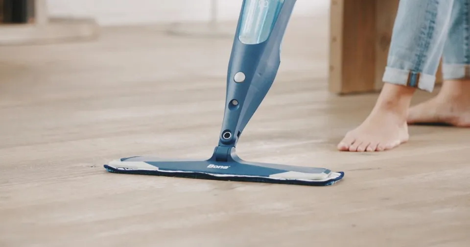 Bona Spray Mop Review 2023 - Does It Actually Clean?