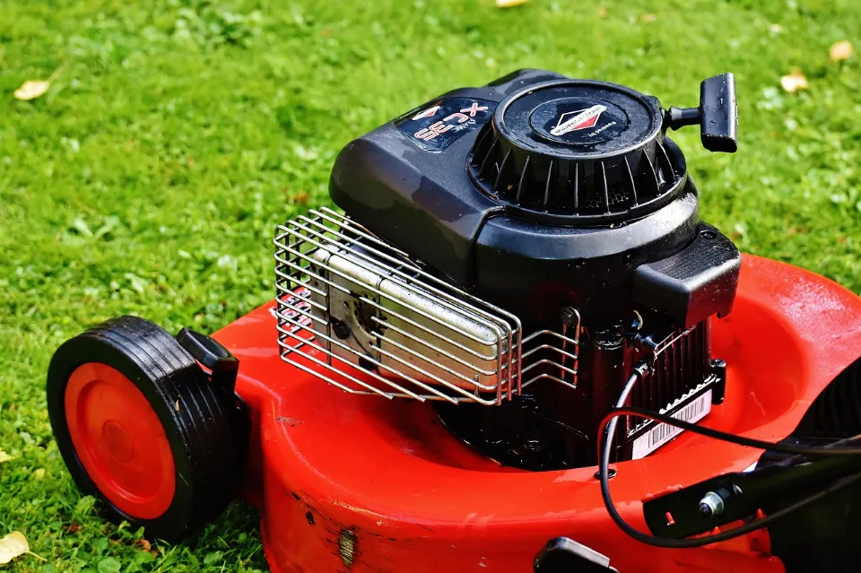 Electric vs. Gas Lawn Mowers - Which One Should I Choose