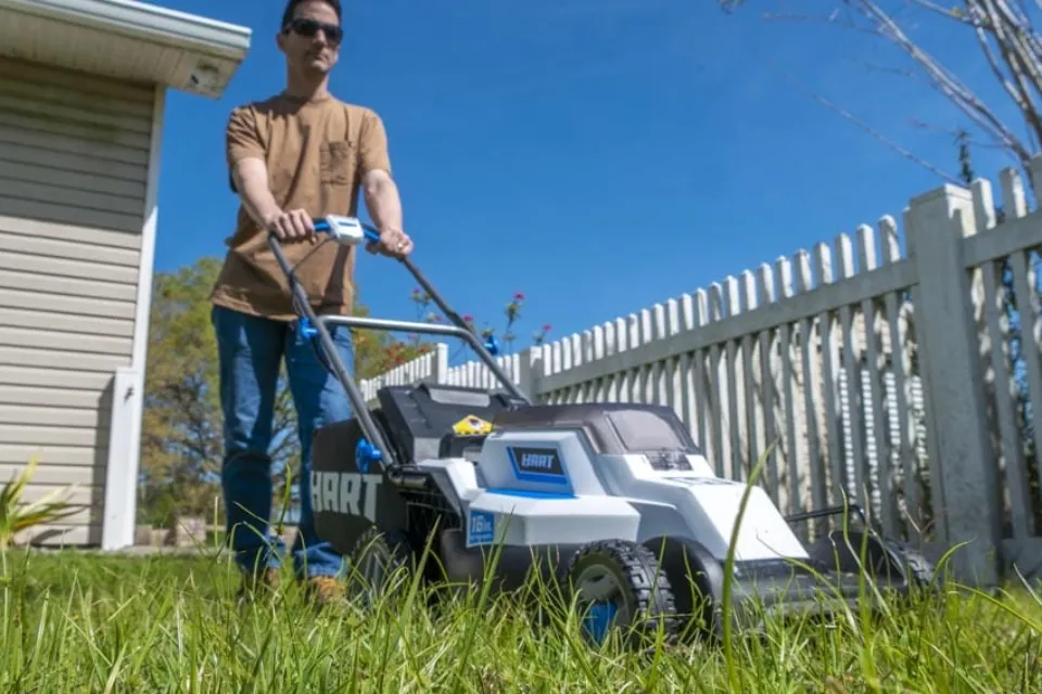 HART 40V Self-Propelled Lawn Mower Review 2023 - Is It Reliable?