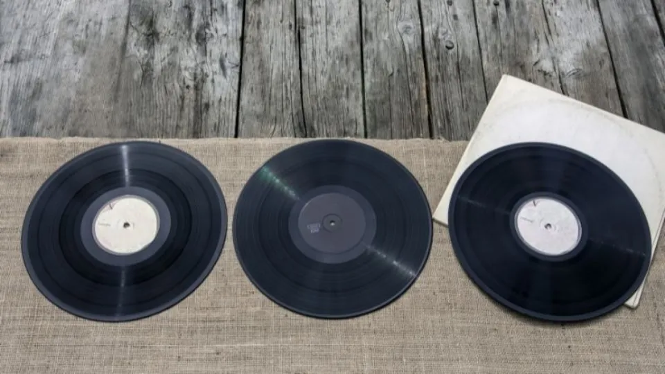 Why Is Blonde Vinyl So Expensive - Is Blonde A Rare Vinyl?
