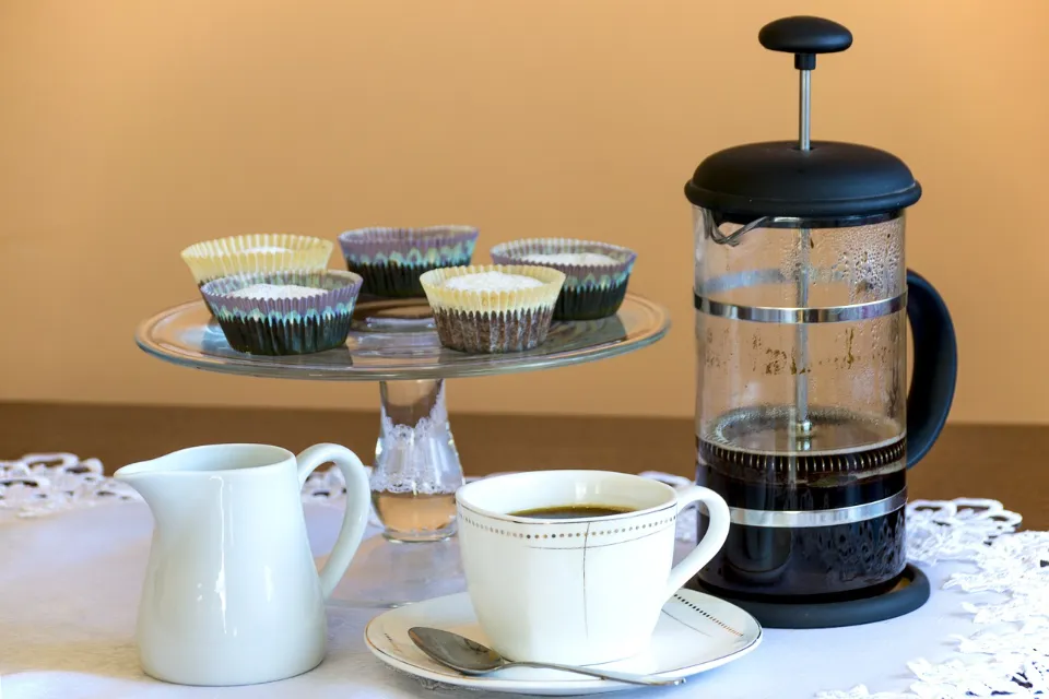 How Does A Coffee Maker Work - How Does It Make Coffee Hot?