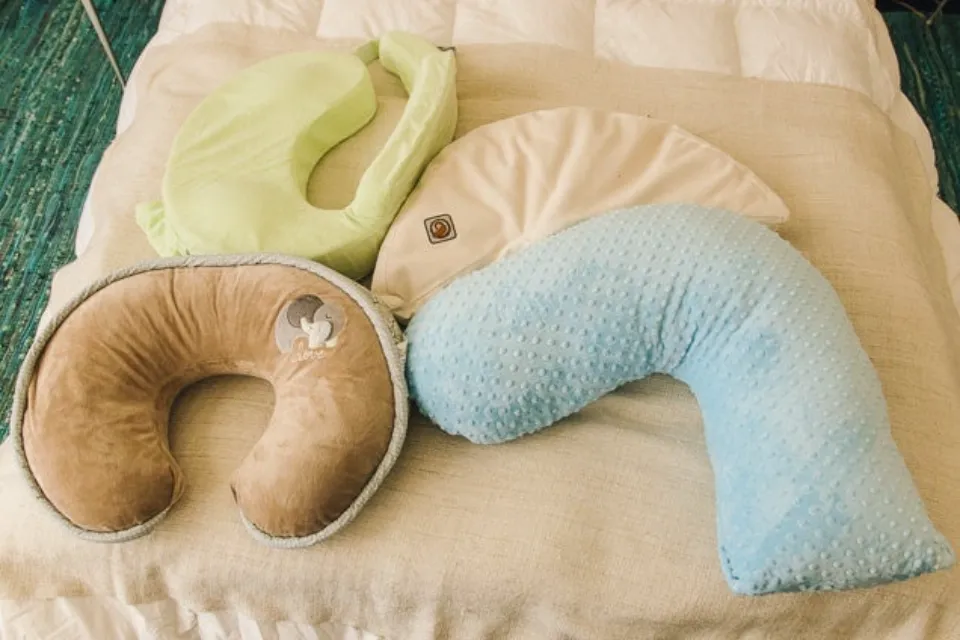 How to Use a Boppy Pillow – What Age Can a Baby Use It?