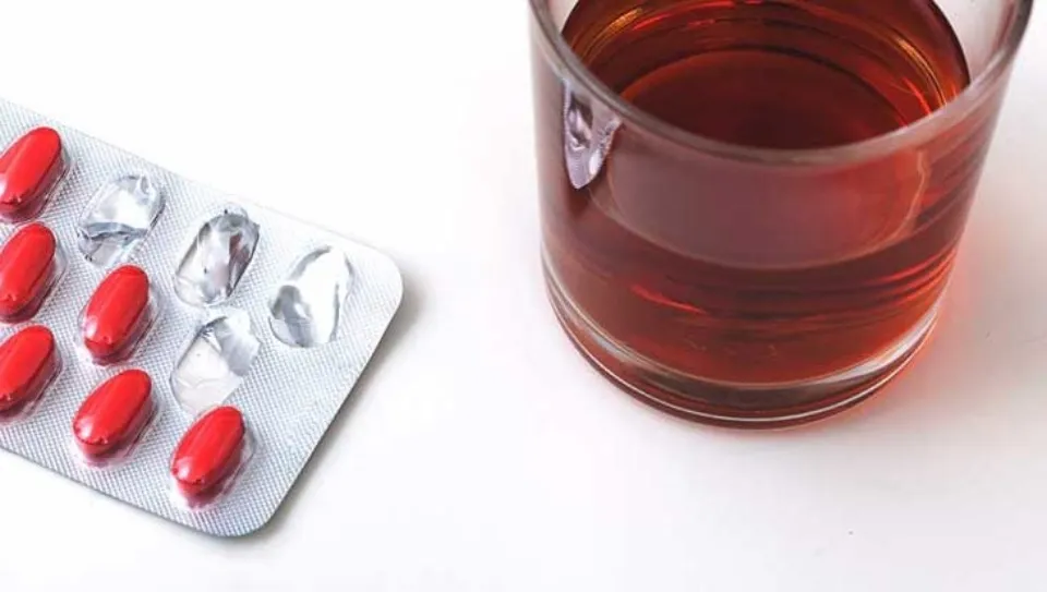 Can You Drink Alcohol While Taking Doxycycline - How Long to Wait?