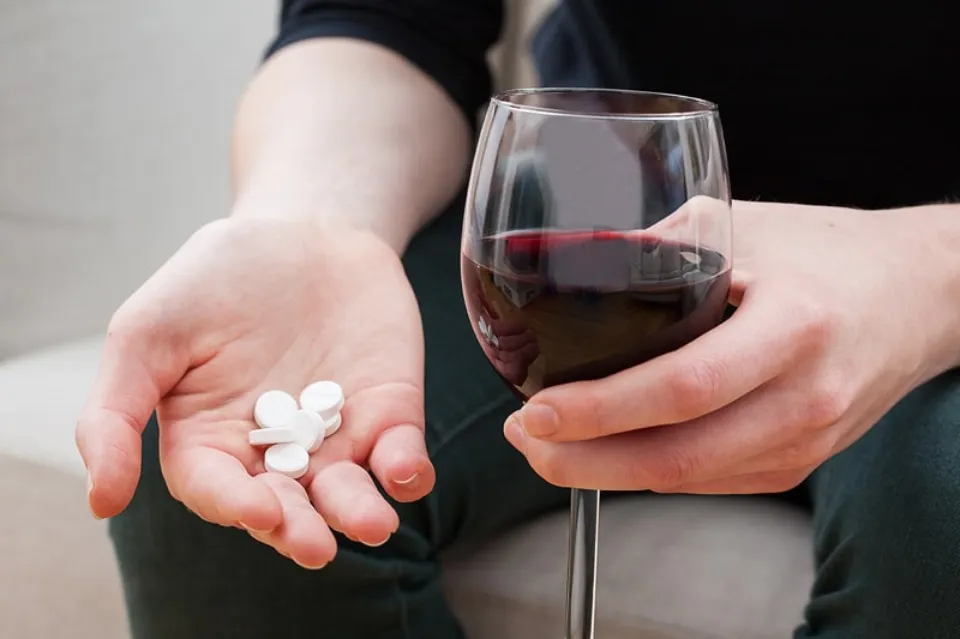 Can You Drink Alcohol While Taking Doxycycline – How Long to Wait?