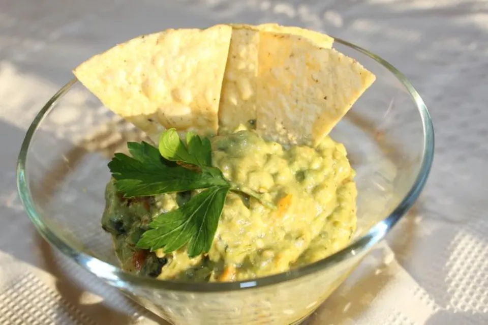 Can You Microwave Guacamole – Should It Be Served Warm?