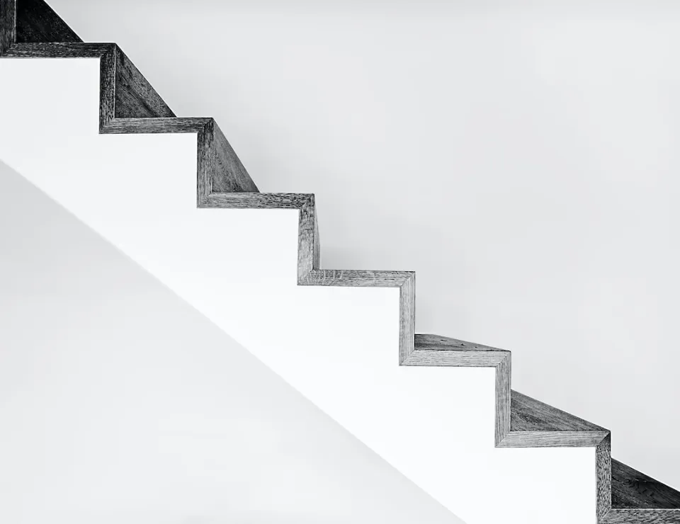 White Stair Risers vs Wood - ‎Which Performs Better?